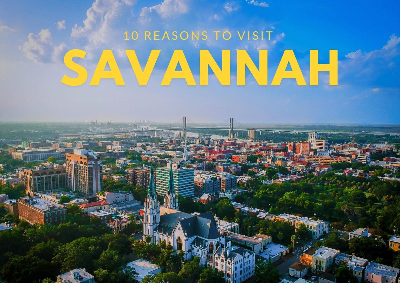 Aerial view of savannah, georgia, highlighting tourist attractions.