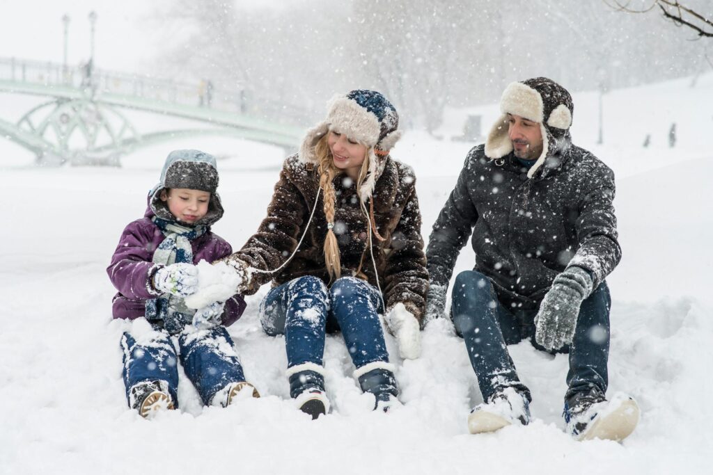 Family in snow planned by the travel byrds