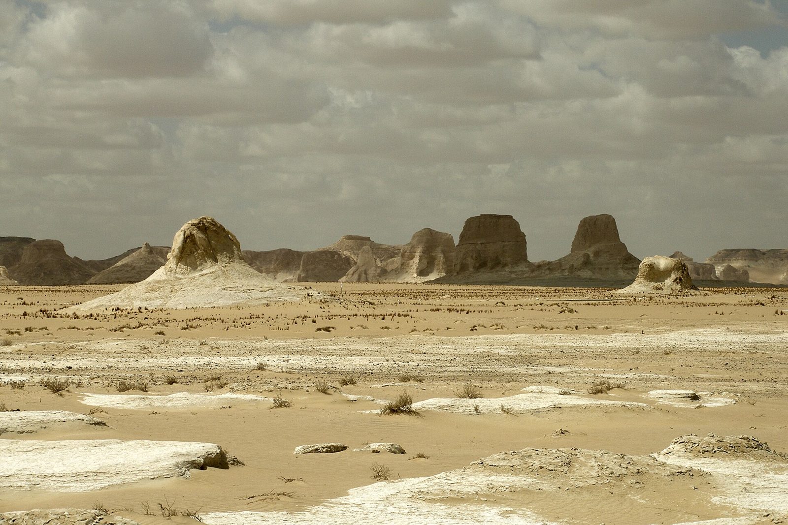 Chalk rock formations in the White Desert, Egypt